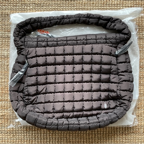 1 LEFT ✨NEW Free People FP Movement Quilted Carryall Bag In Chocolate - Picture 8 of 12